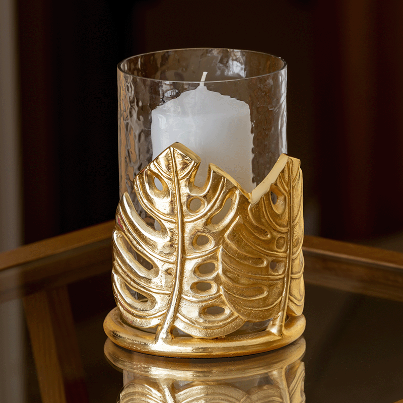 Leaf Candle Holder in Gold .